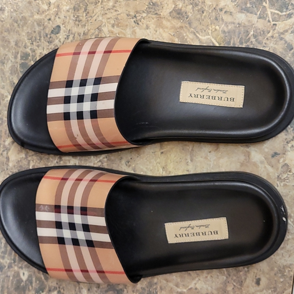 Burberry Slides - Picture 4 of 4